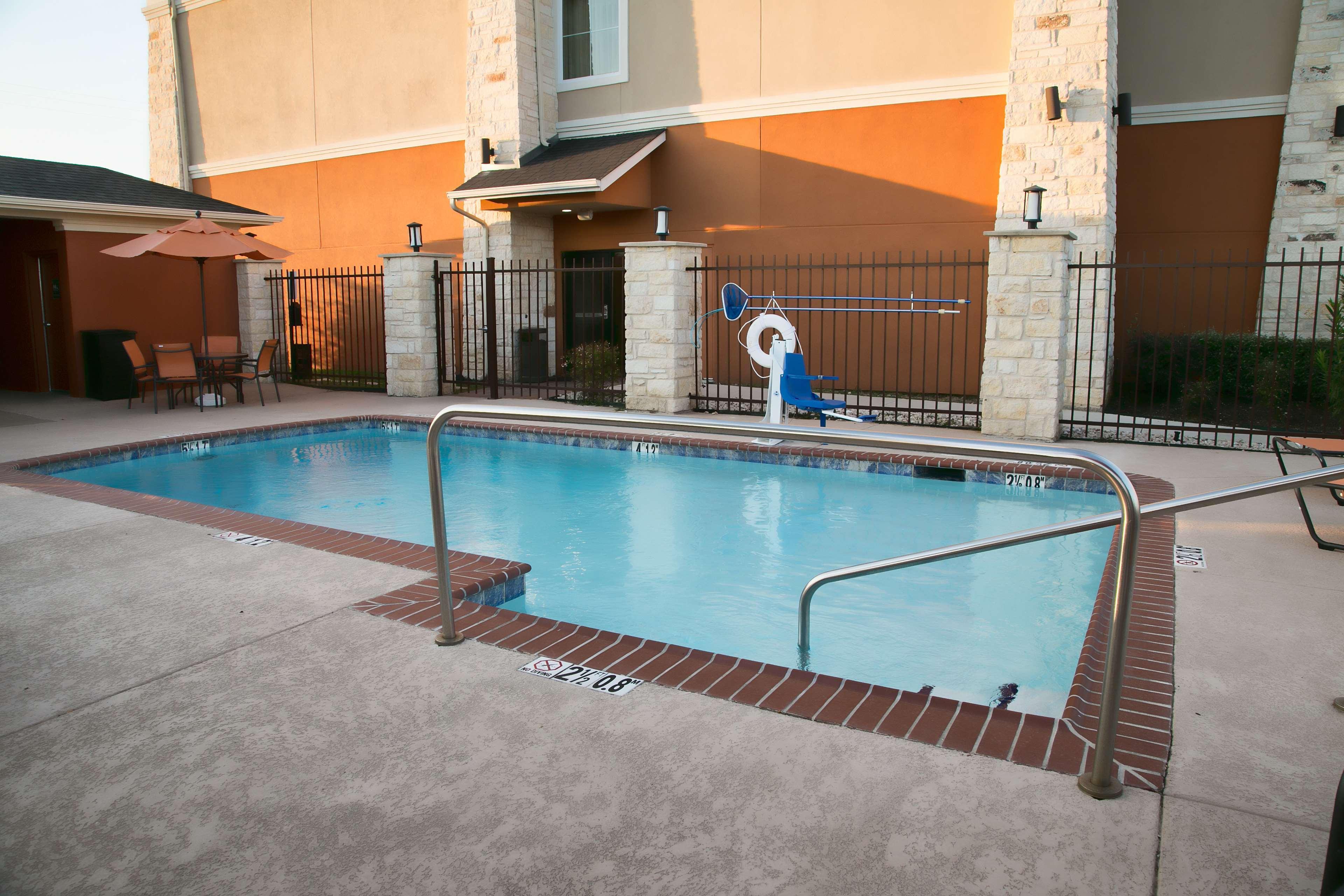 Best Western Plus Longhorn Inn & Suites Luling Exterior foto