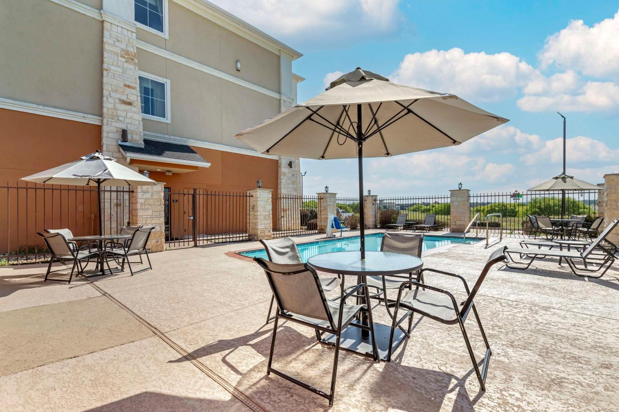 Best Western Plus Longhorn Inn & Suites Luling Exterior foto